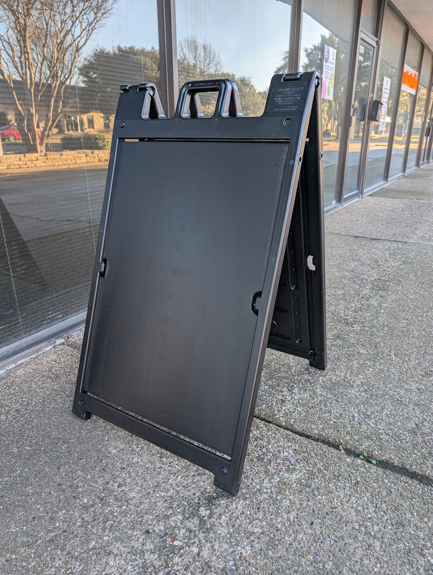 Signicade Deluxe A-Frame 24x36" White/Black